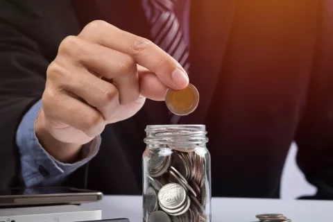 Estrategia reglamentaria y soporte de inteligencia eficaces con un 60 % de ahorro en costos